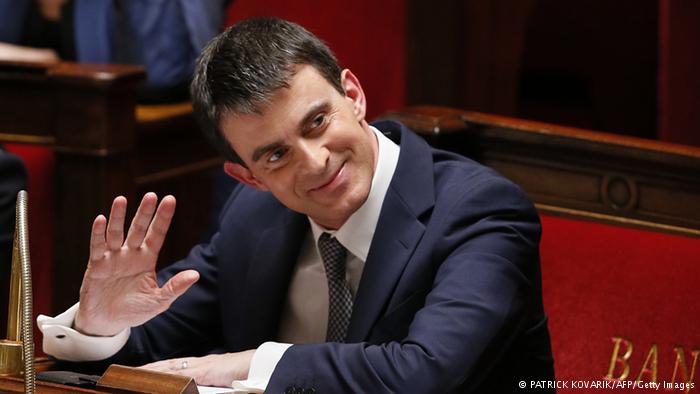 French PM Valls makes presidential bid, quits government